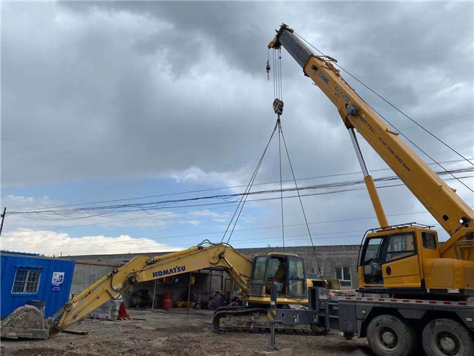 米东区25吨吊车的工作半径是多少？