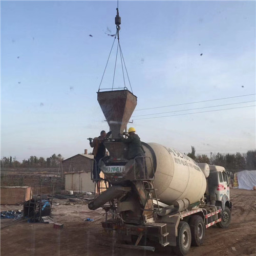 米东区“精准瞄准”—— 吊车的 “定位导航” 技术