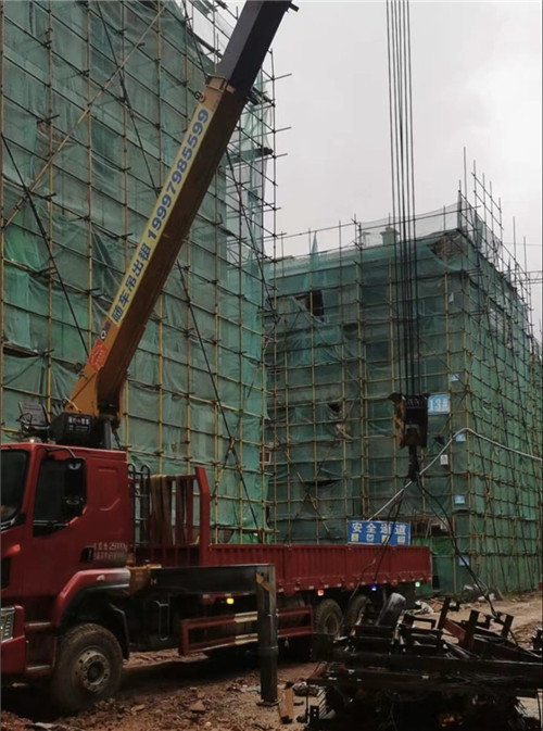 米东区“慢工细活”—— 吊车的 “微动控制” 技术