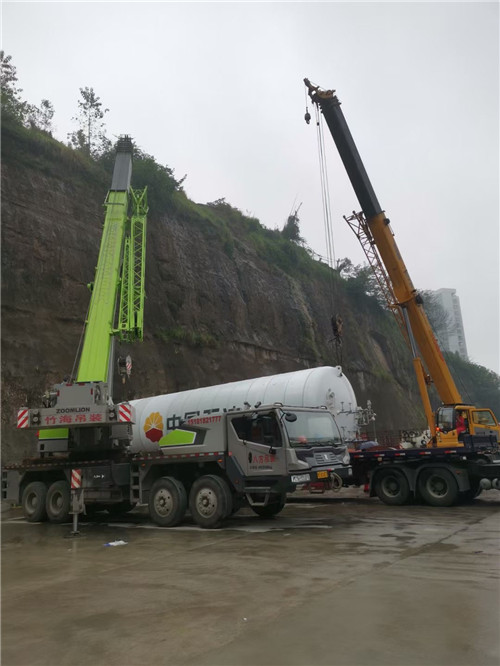米东区“不怕风雨冻”—— 吊车的 “恶劣环境适应” 技术